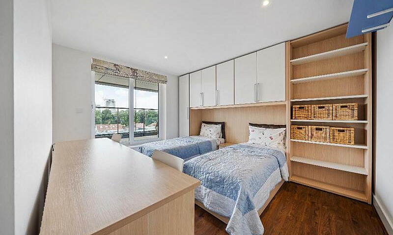 3 Bedroom Flat In Na...