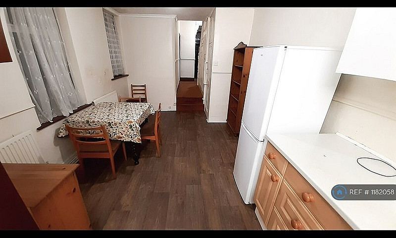 4 Bedroom House In R...