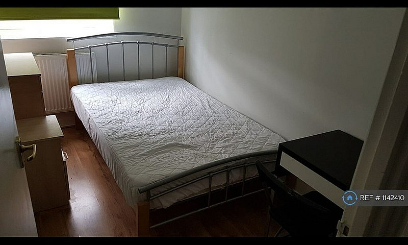 4 Bedroom House In Y...