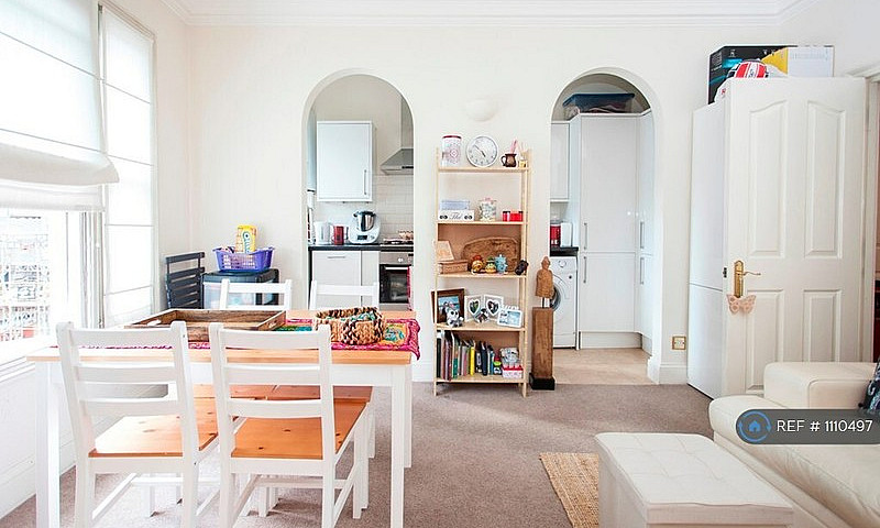 2 Bedroom Flat In Be...