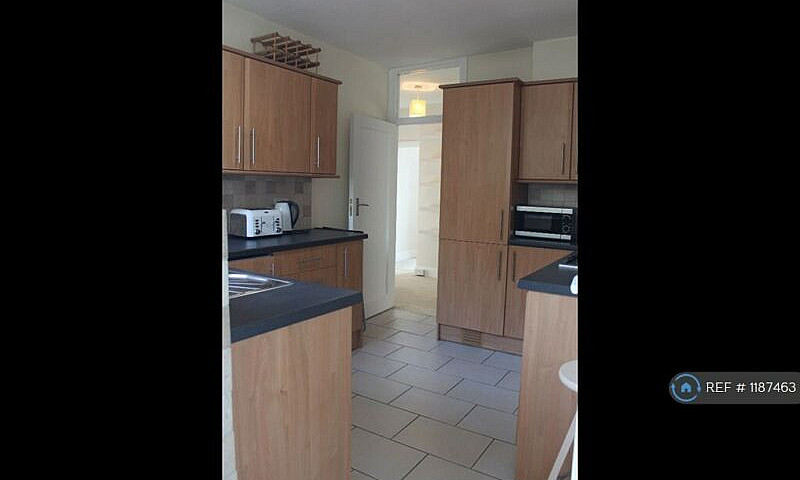 2 Bedroom Flat In Ed...