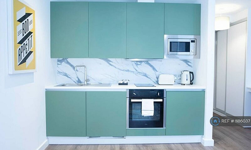 Studio Flat In Studi...