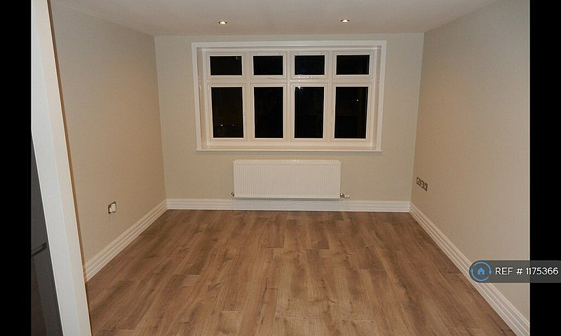 2 Bedroom Flat In Fi...