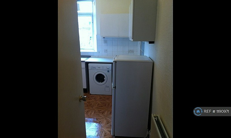 1 Bedroom Flat In Ba...
