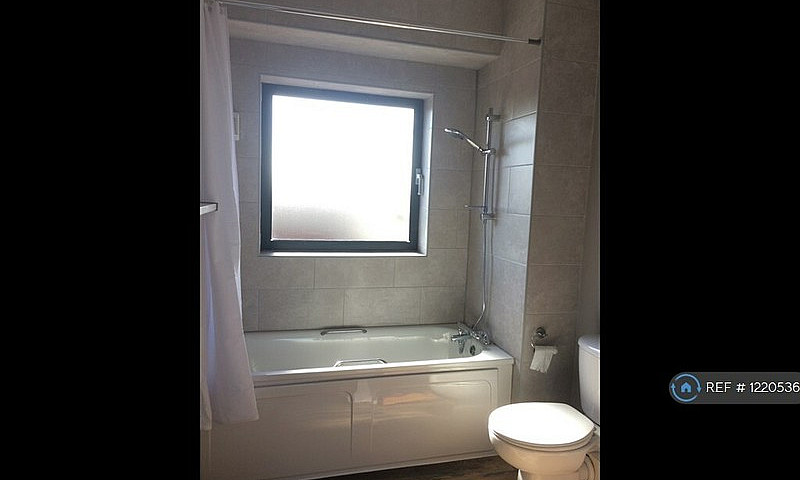 1 Bedroom Flat In Ma...