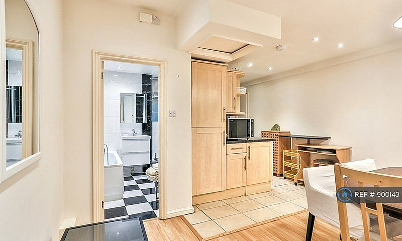3 Bedroom Flat In We...