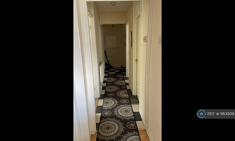 1 Bedroom In Cherbur...