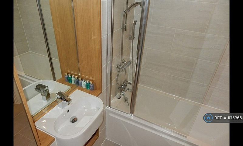 2 Bedroom Flat In Fi...