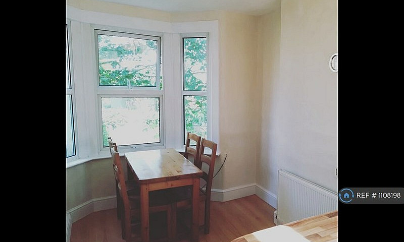 3 Bedroom Flat In Ma...