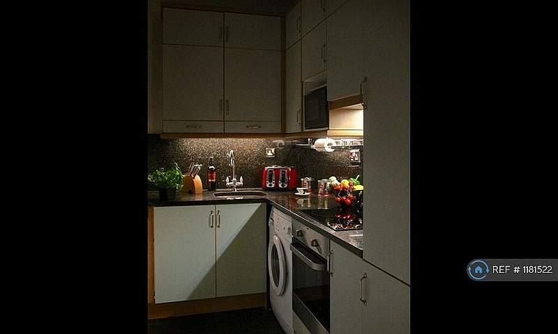 2 Bedroom Flat In Fa...