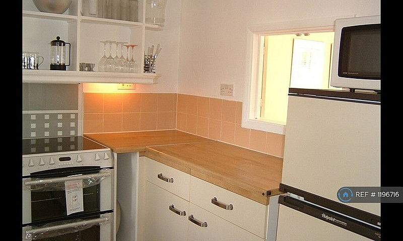 1 Bedroom Flat In Po...