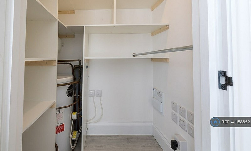 Studio Flat In Hazel...