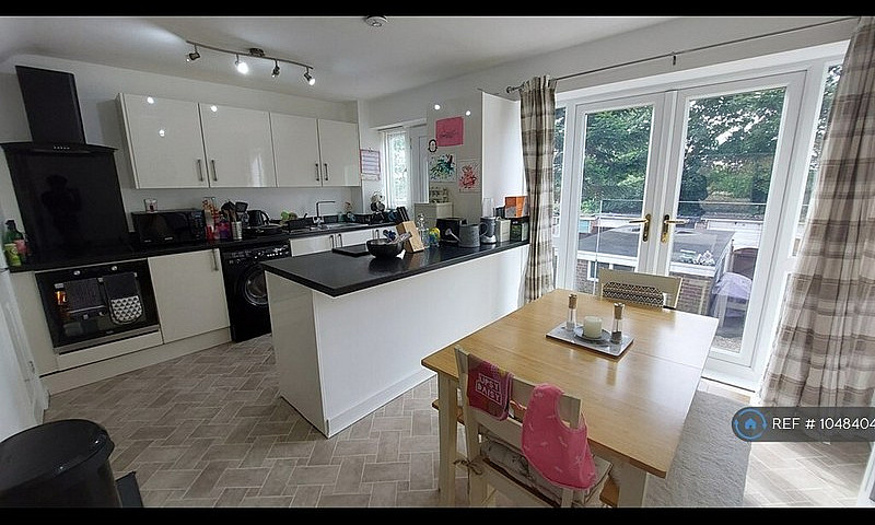 3 Bedroom House In R...