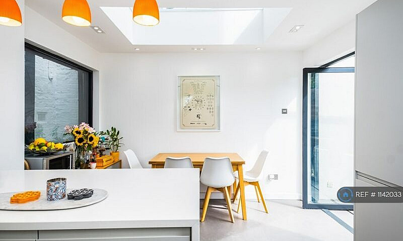 4 Bedroom House In A...