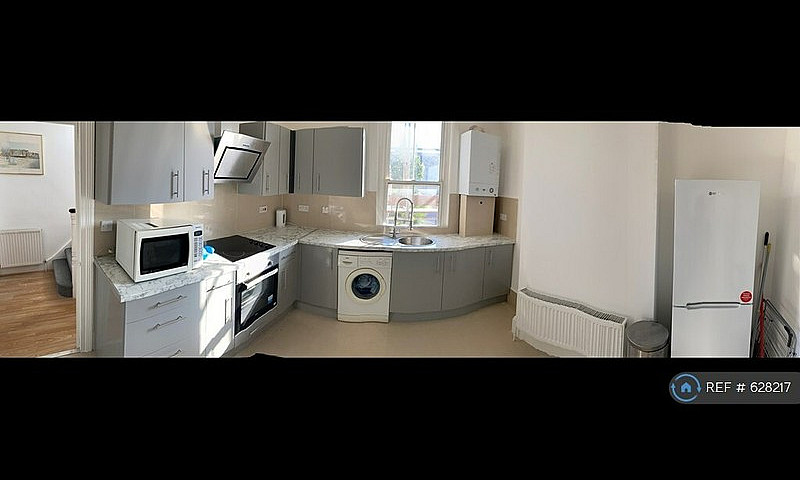 3 Bedroom Flat In Ch...