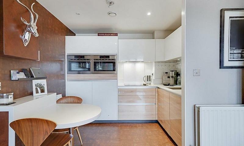 1 Bedroom Flat In Ca...