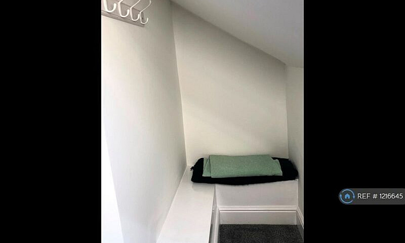 Studio Flat In Nantw...