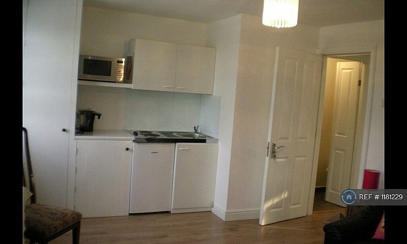 1 Bedroom Flat In So...