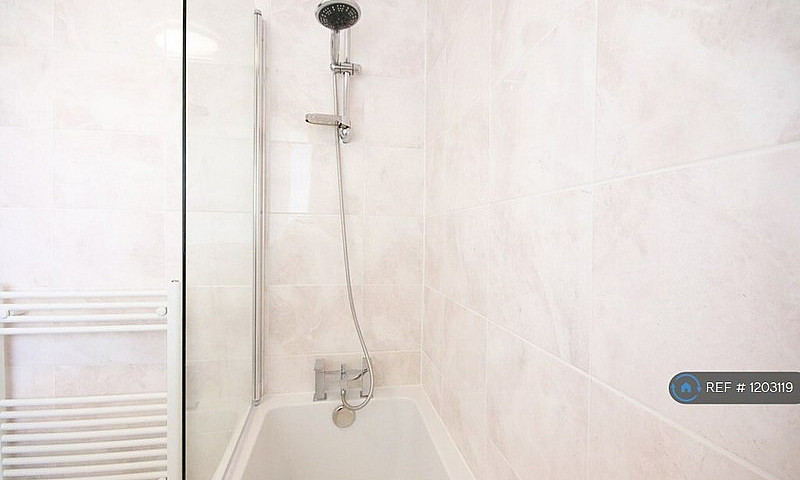 4 Bedroom House In L...