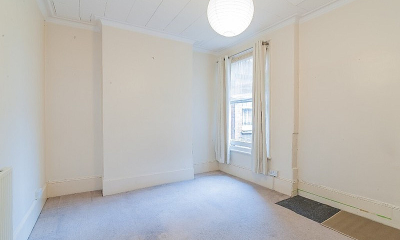 Three/Four Bed Flat,...