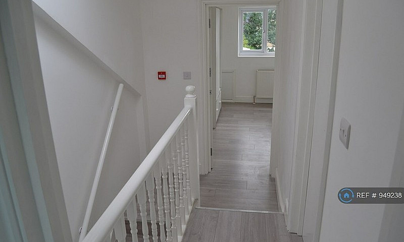 1 Bedroom Flat In Al...
