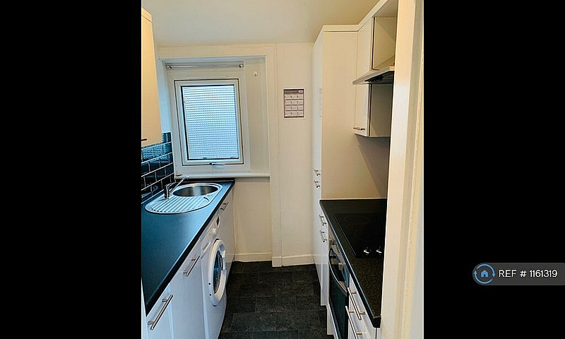 3 Bedroom Flat In Ch...