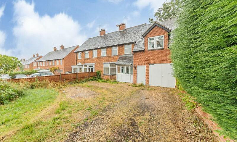 4 Bedroom House In O...