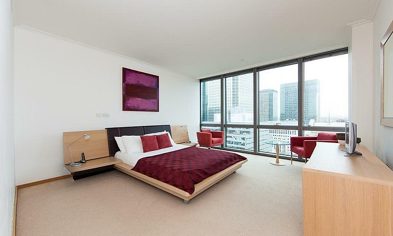 2 Bedroom Flat In No...