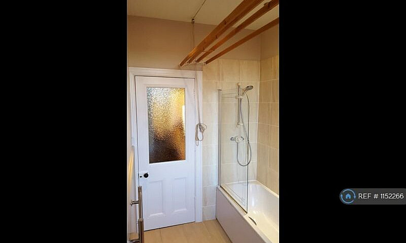 4 Bedroom Flat In Qu...
