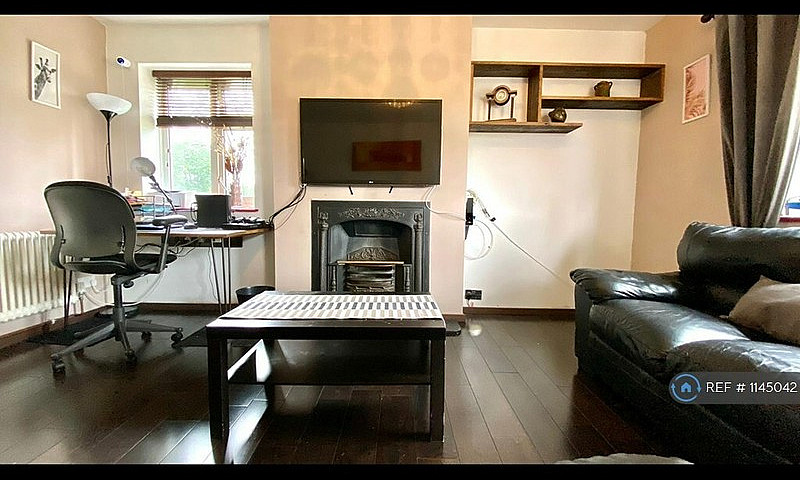 2 Bedroom Flat In Al...