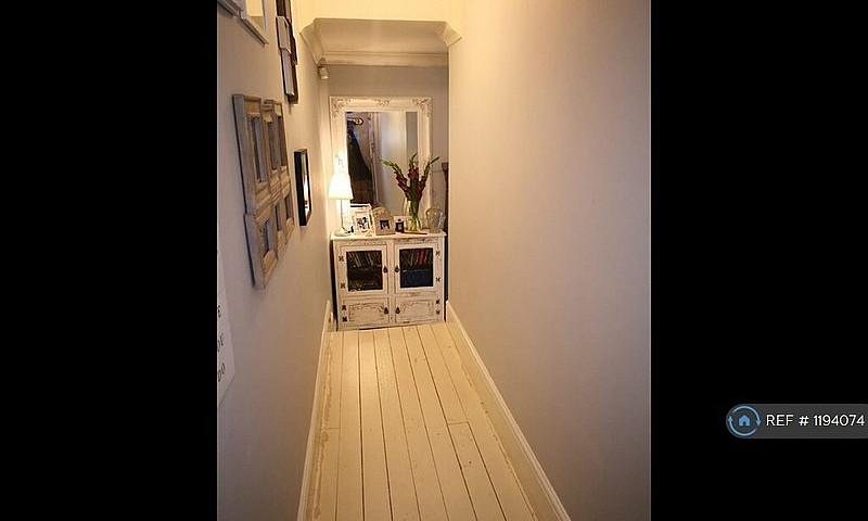 2 Bedroom Flat In Ch...