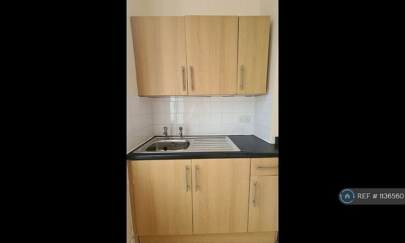 Studio Flat In John ...