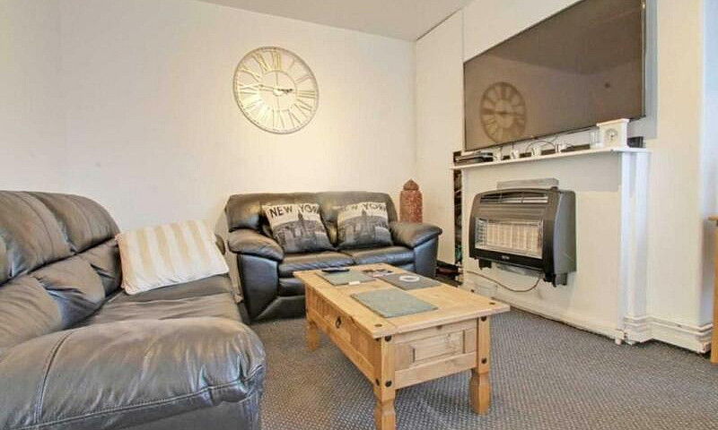 3 Bedroom Flat In Ba...