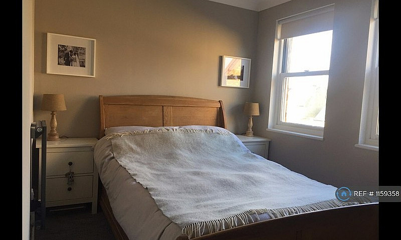 1 Bedroom Flat In To...