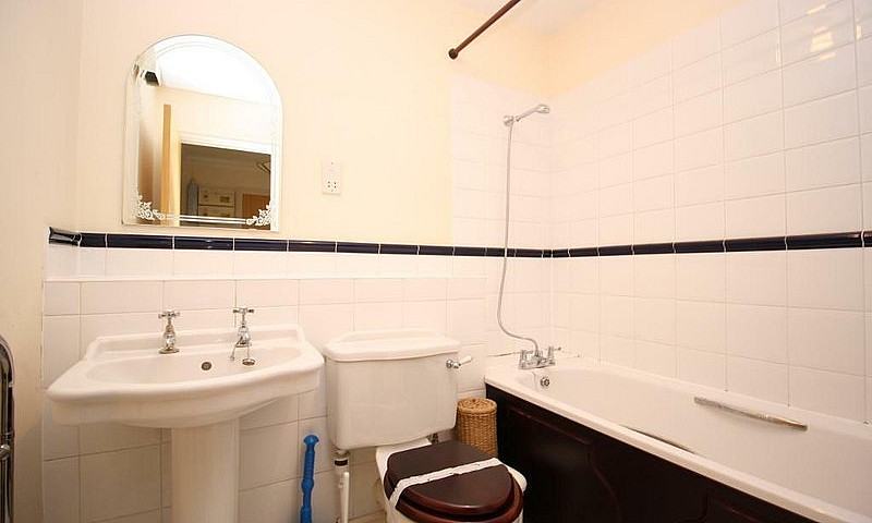 1 Bedroom Flat In Mi...