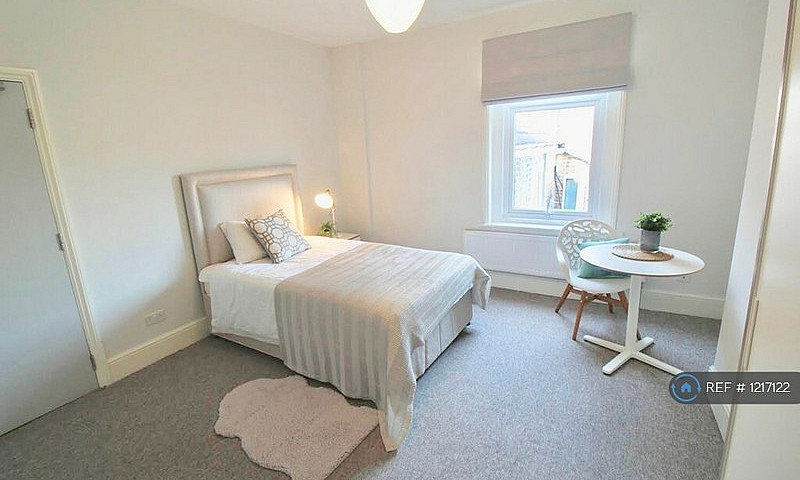 1 Bedroom In Main Ro...