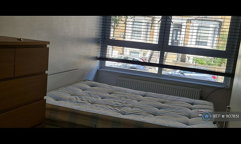 1 Bedroom In Ashmore...