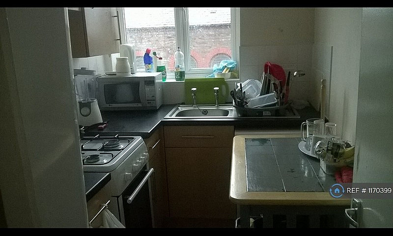 2 Bedroom Flat In Ke...