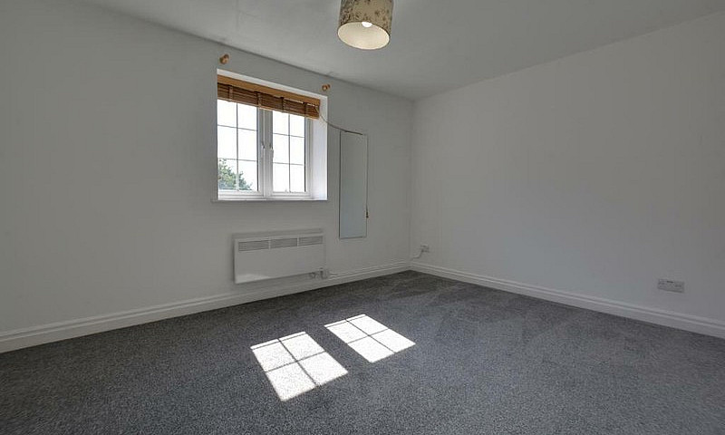1 Bedroom Flat In Ma...