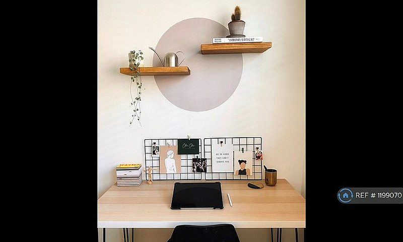 2 Bedroom Flat In Cy...