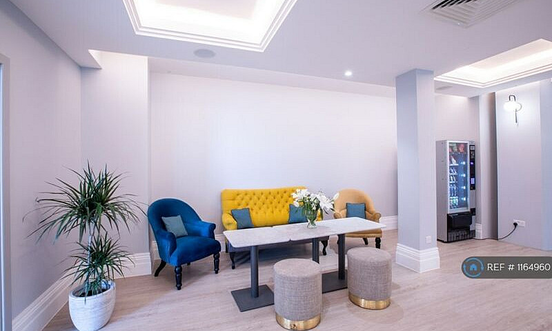 Studio Flat In Churc...