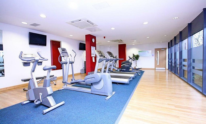 2 Bedroom Flat In Te...
