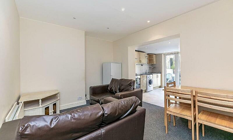 Double Room In A Fam...