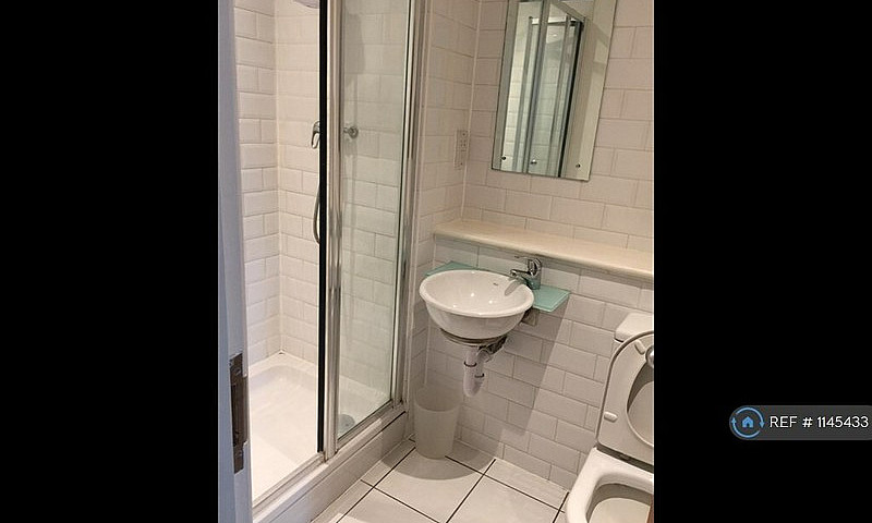 3 Bedroom Flat In Ho...