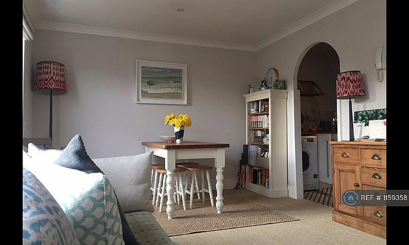 1 Bedroom Flat In To...