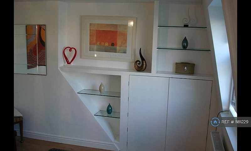 1 Bedroom Flat In So...