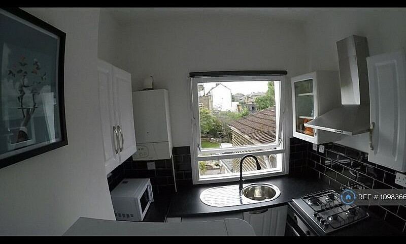 2 Bedroom Flat In Ar...