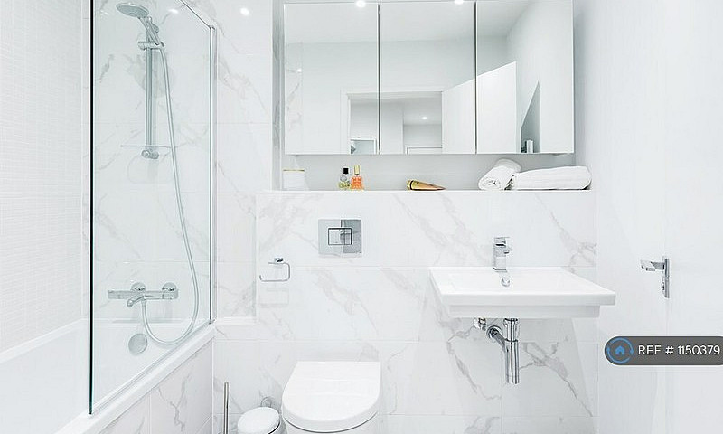 2 Bedroom Flat In Gr...