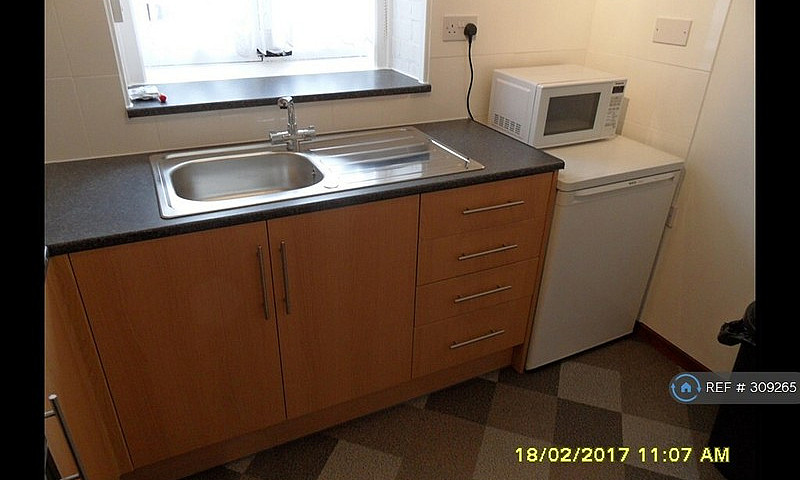 1 Bedroom Flat In Br...
