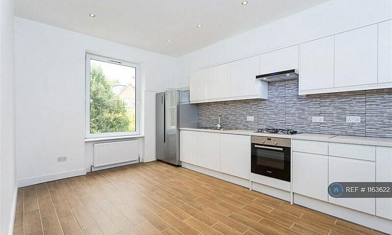4 Bedroom Flat In Be...